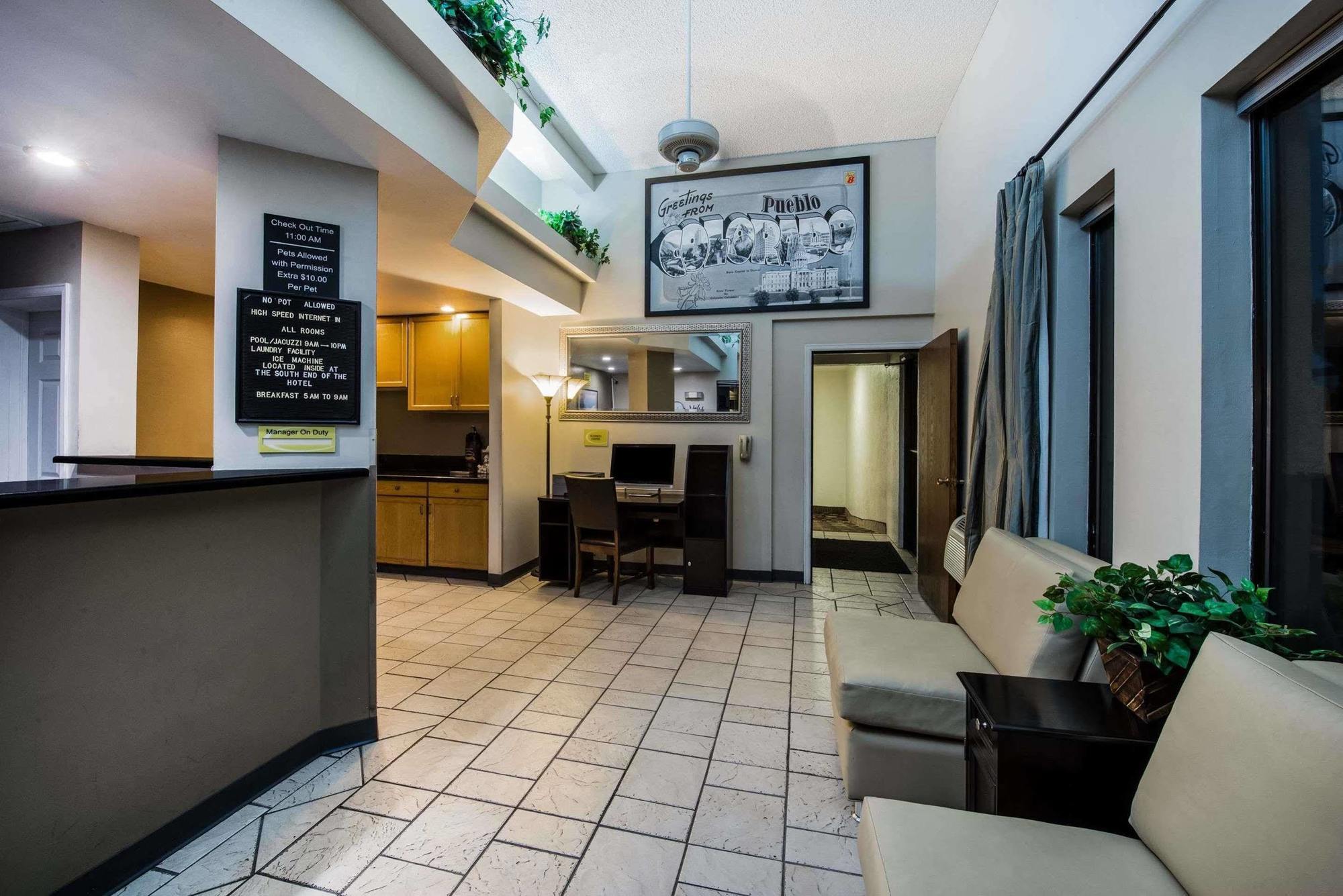 Hotel Super 8 By Wyndham Pueblo Zewnętrze zdjęcie