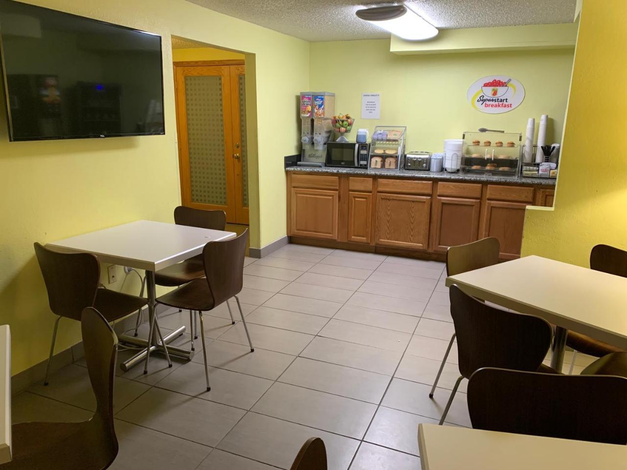 Hotel Super 8 By Wyndham Pueblo Zewnętrze zdjęcie